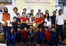 केडी सिंह बाबू स्टेडियम ने जीती योगाथान योगासन स्पोर्ट्स कप की ट्रॉफी