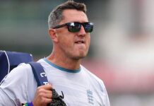 विमेंस प्रीमियर लीग : यूपी वॉरियर्स टीम के हेड कोच जॉन लुईस ने अपने पद से दिया इस्तीफा