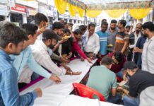 राजीव शुक्ला का 66वां जन्मदिन, खिचड़ी के वितरण से जरूरतमंदों के बीच बांटी खुशियां