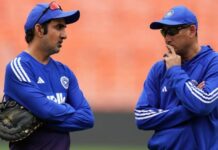 हेड कोच और चीफ सलेक्टर इंडियन क्रिकेट को ग्रेग चैपल दौर जैसी आग में झुलसा रहे