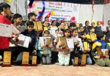 भारत रत्न अटल बिहारी वाजपेई की जयंती पर आयोजित “बचपन से पचपन” ओपन कोर्ट बैडमिंटन टूर्नामेंट का पुरस्कार वितरण