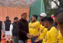 अवधपुरम प्रीमियर लीग: पहले दिन सुपरस्टार्स व टाइटंस की दमदार जीत