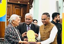 उत्तर प्रदेश की राज्यपाल ने उत्तर प्रदेश टेबल टेनिस संघ के अध्यक्ष संजीव पाठक को सम्मानित किया