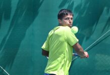 लगातार दूसरे उलटफेर के साथ सुनील एकल फाइनल में, युगल फाइनल में भी बनाई जगह