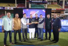 करन शर्मा का शतक, अभिषेक का अर्धशतक, काशी रुद्रास ने बनाया 217 रन का विशाल स्कोर